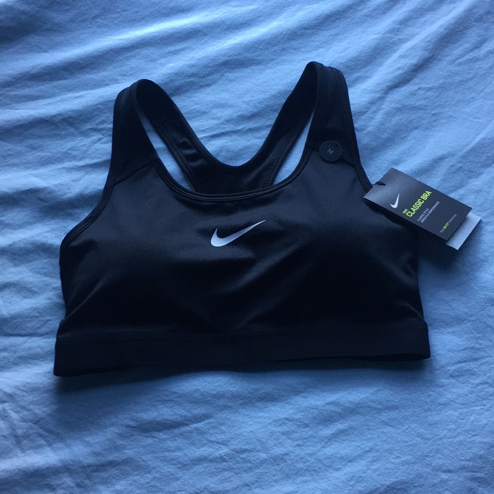 Black nike sports bra